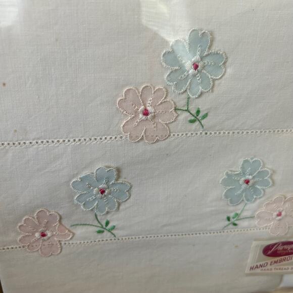 Vintage Paragon Needlcarft Hand Embroidered Percale Pillowcases 31x20 NOSIB - Picture 2 of 13